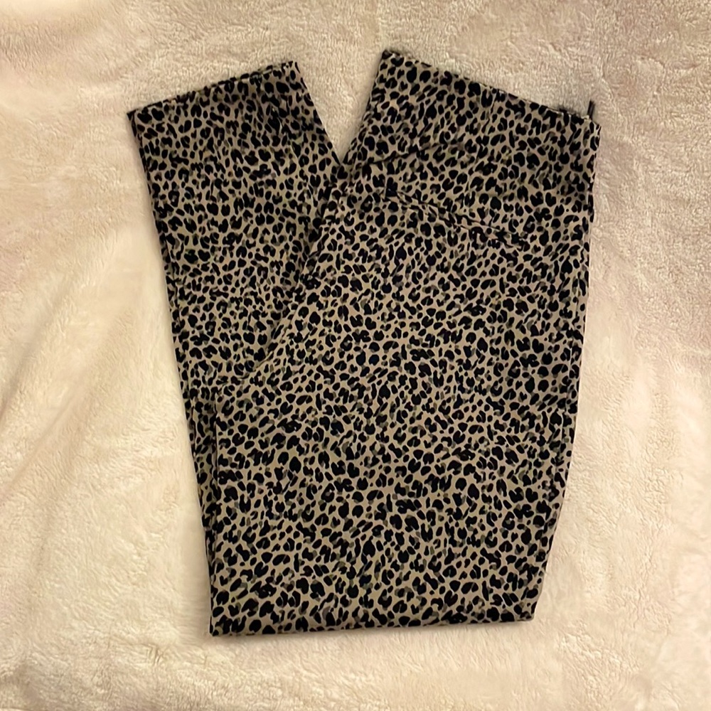 A New Day Cropped Black Cheetah Print Pant Size 10